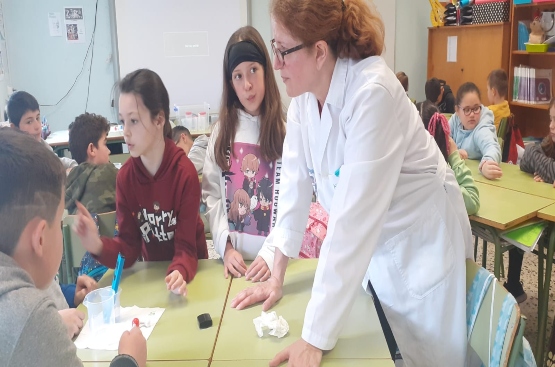 Escolares del colegio Reconquista de Cangas de Onis durante la sesión del programa educativo Aqualogía 