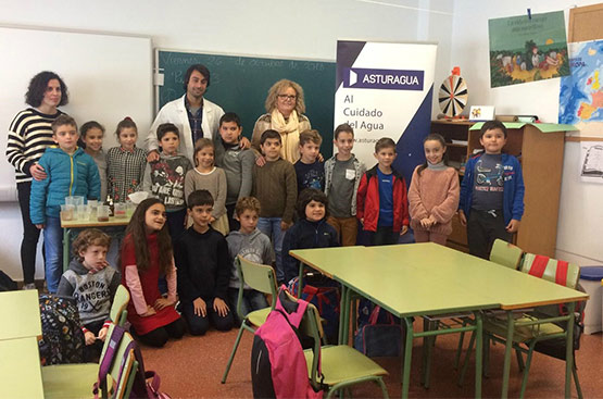 Ir a la noticia Escolares de Primaria de Navia, Puerto de Vega, Posada de Llanes y Ribadesella participan en el programa educativo Aqualogía